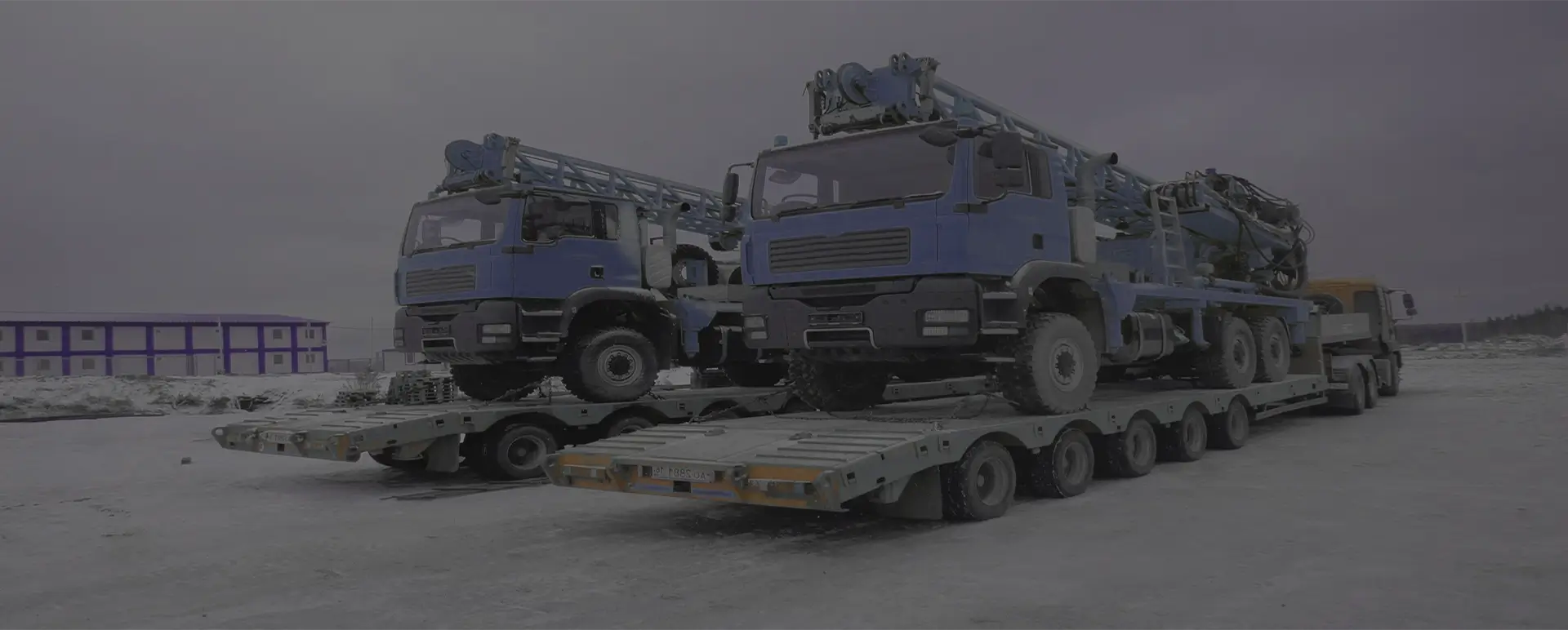Доставка тралом с низкорамной платформой автокранапо России из Хлевного, а также любой другой крупногабаритной техники